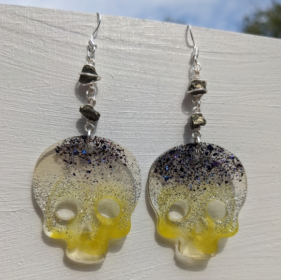 Pyrite Good Fortune Crystals Skull Earrings Handmade Gold Resin Lightweight - Picture 4 of 7